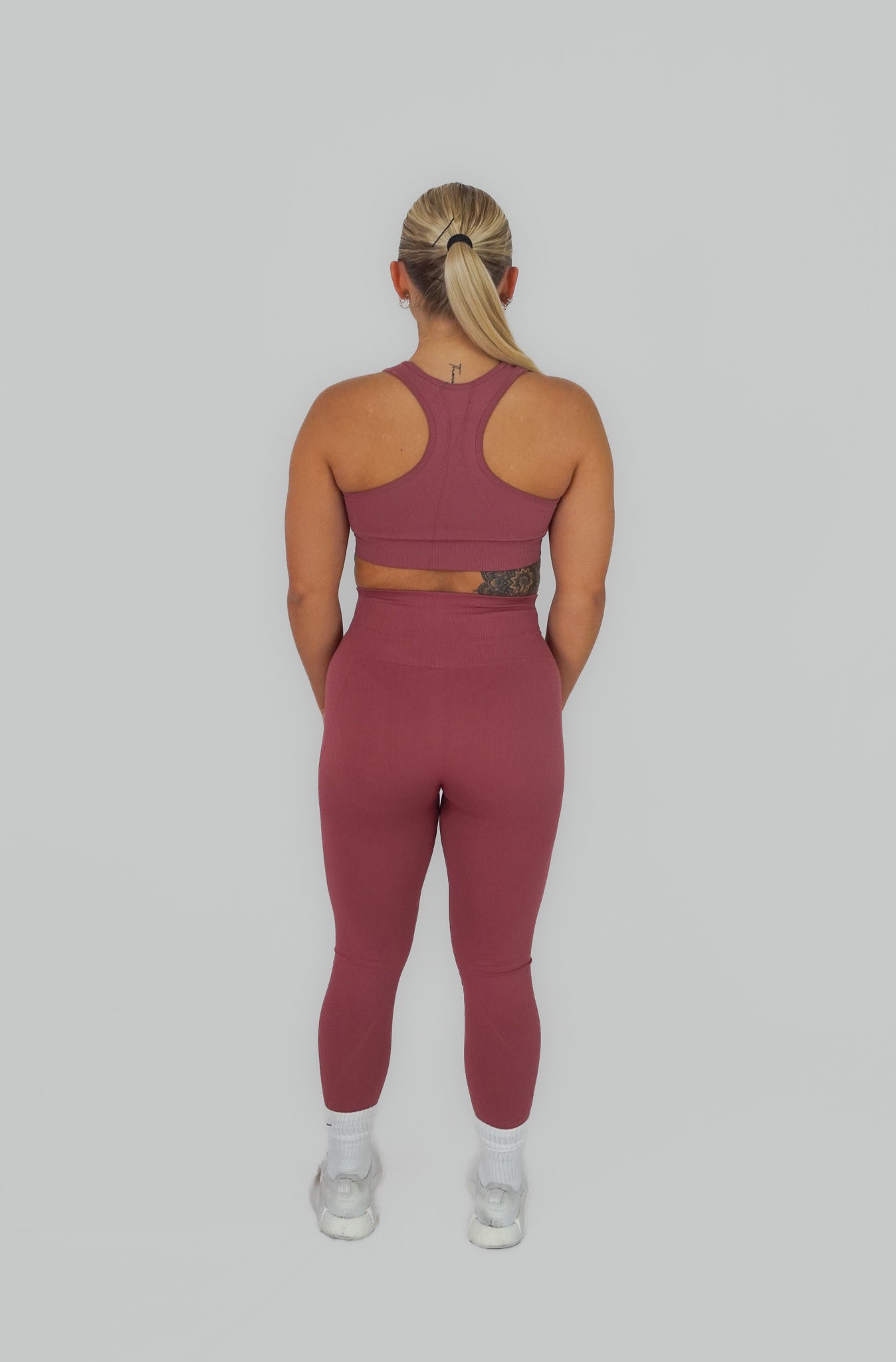 SOFT SEAMLESS TOP