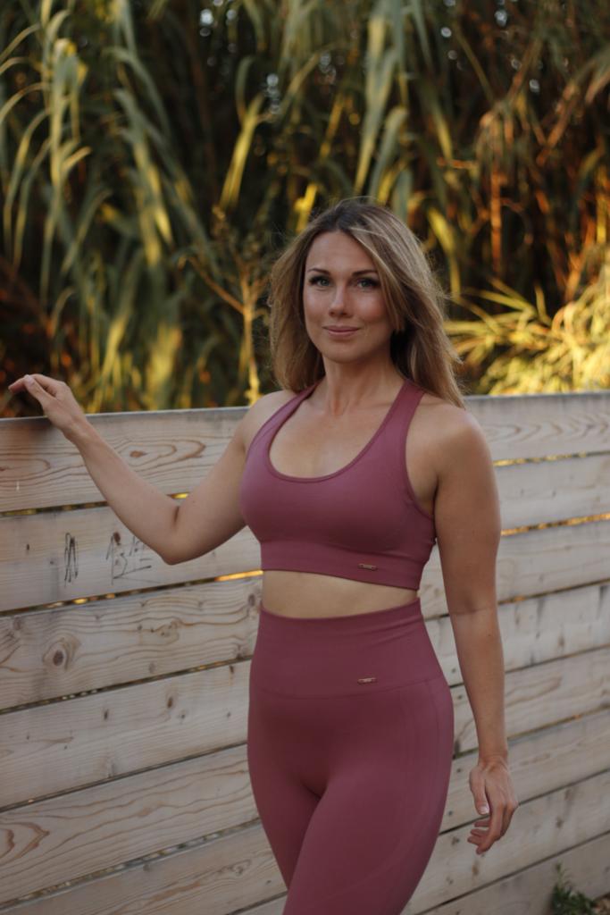 SOFT SEAMLESS TOP